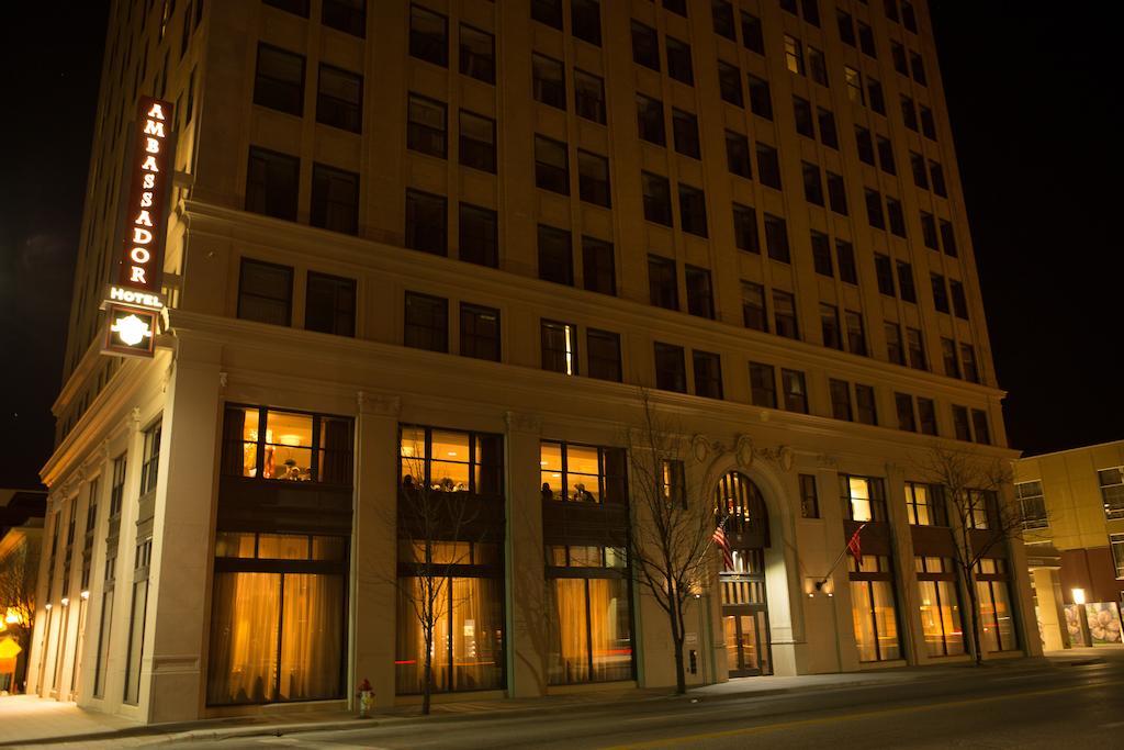 Ambassador Hotel Wichita, Autograph Collection Exterior foto